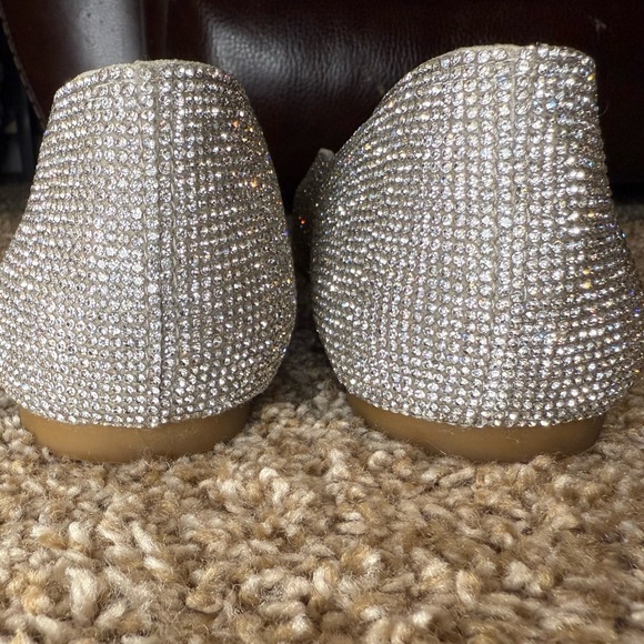 Like New! Gorgeous Gianni Bini Glittering Silver flats - Picture 5 of 7